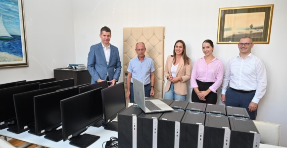 ATOS BANK donirala računare i IT opremu Ekonomskom fakultetu 