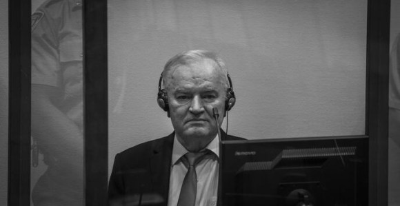 Darko Mladić preuzeo tijelo Ratka Mladića sa dva podoficira RS