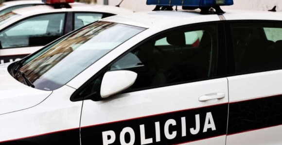 Tuzla: Učenica nožem povrijedila dvije drugarice u školi