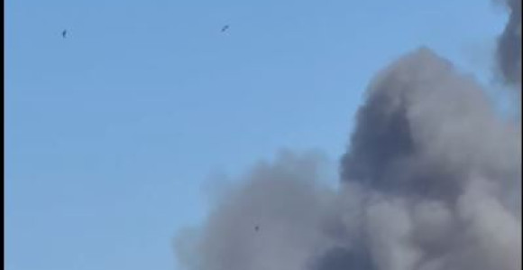 Grčki borbeni avion srušio se u blizini Atine (VIDEO)