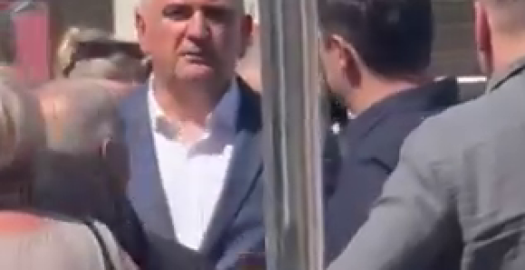 Додиков премијер подивљао на питање о гимназији, посланику поручио: „Срам те било!“ (ВИДЕО)