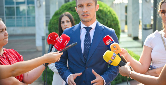 Za kumovu zgradu ima 100 miliona, a za povrat PDV nema