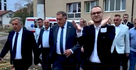 Debakl SNSD-a u Bijeljini: Tišina, psovke i aplauz na komandu