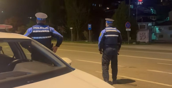 Ručno napravio tablice, vozio drogiran, a duguje 23.776 KM!