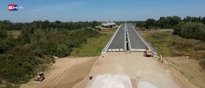 Dok Srbija ubrzano radi, sa druge strane Drine nerad i blokade