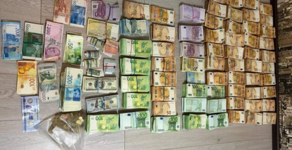 Hapšenje Rusa u CG: Bježali sa 19 kofera i milion evra