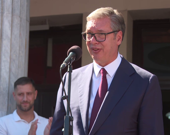 Vučić čestitao pobjedu na izborima Miniću i Cvijanovićevoj