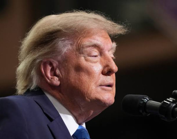 Трамп дијели 5.000 долара грађанима Америке