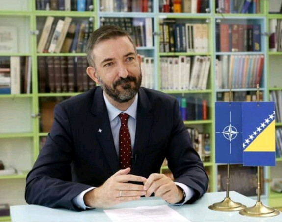 Брисел: НАТО је у БиХ, Србија је војно неутрална