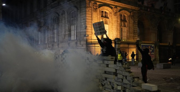 Makron: Oni koji su napadali i pljačkali biće krivično gonjeni