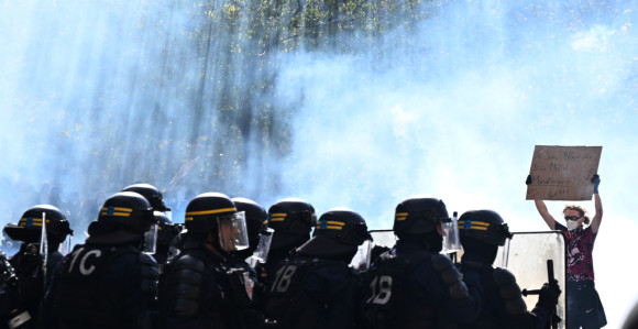 Novi protesti u Francuskoj: Već uhapšeno 135 lica