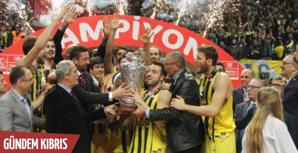 Bogdanović trojkom uz zvuk sirene donio Kup Feneru!