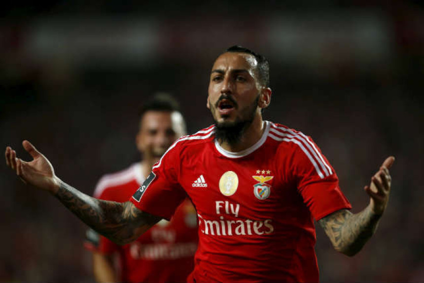 Кинези упорни - хоће Митроглуа, Бенфика тражи 45.000.000 евра!