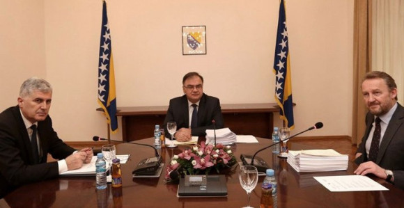 Novim krizama se prikriva kriminal 