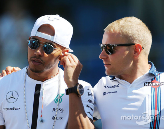 Hamilton poručuje: Valteri, sam se snađi – iz senke izađi!