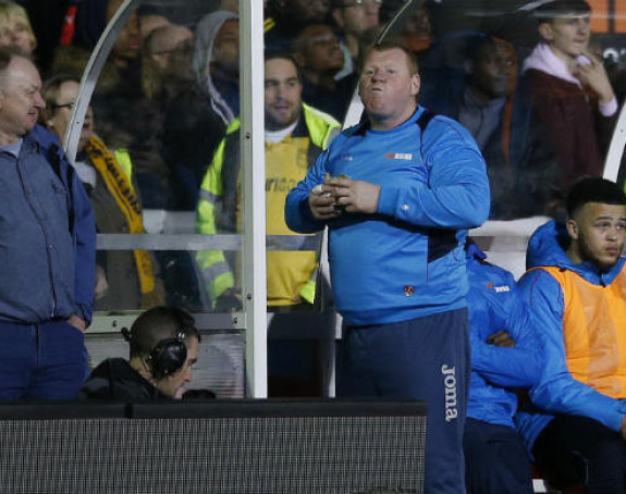 Video: Ma, ovaj bucko je igrač utakmice Saton - Arsenal! Šta je radio...?!