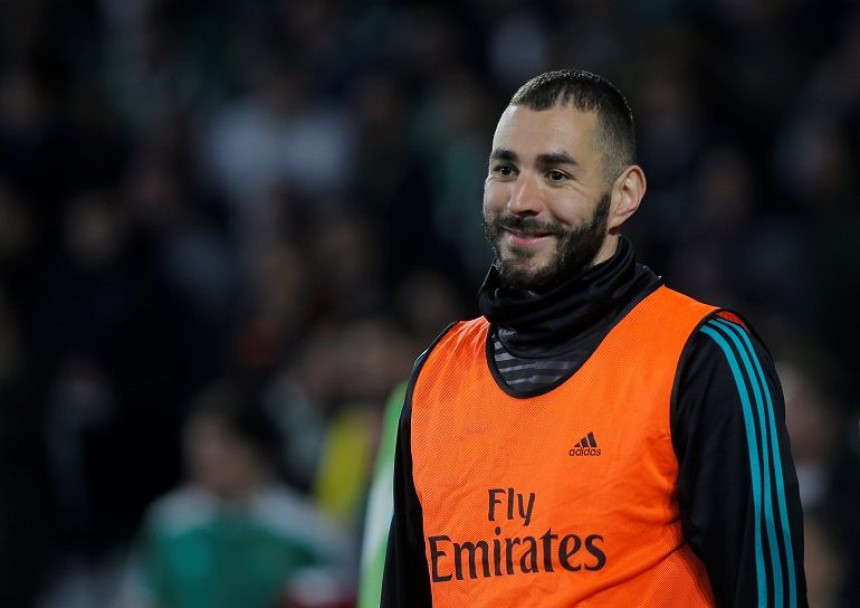 Бензема иде Игуаиновим путем?!