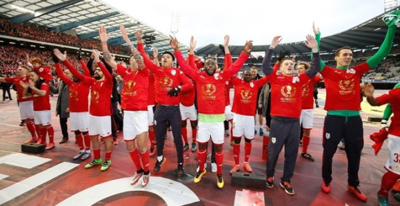 Видео - БЕЛ: Стандарду Куп, капитену спале гаће!