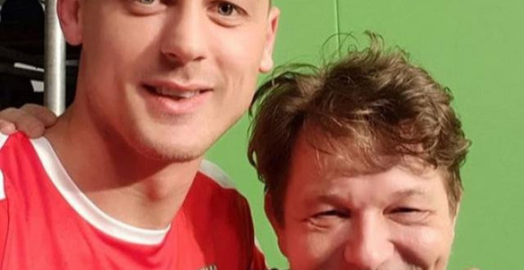 Matić ''predstavio'' i novi crveni dres Srbije!