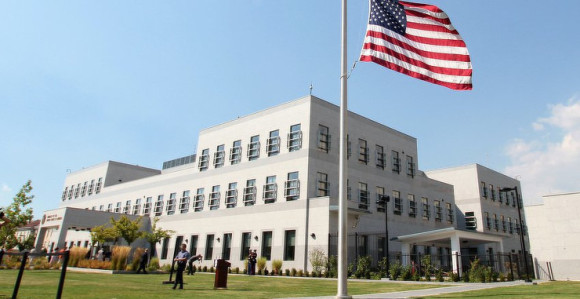 Vježba kod zgrade Ambasade SAD-a