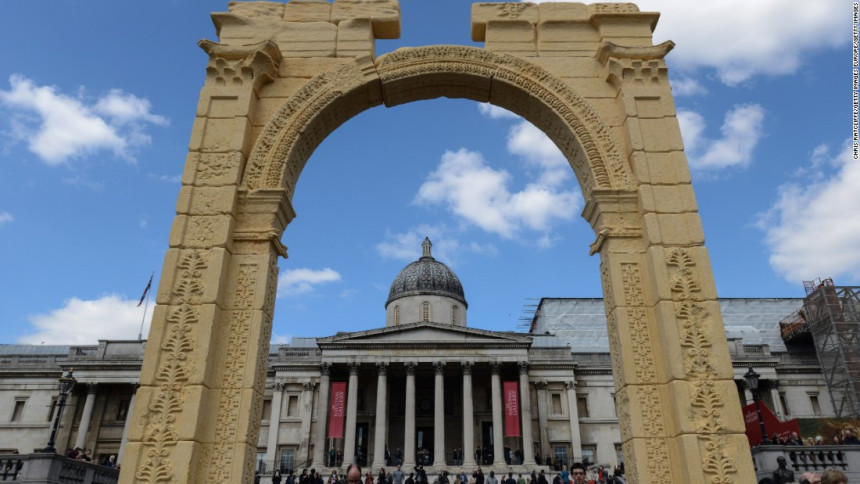 Replika Trijumfalne kapije iz Palmire u Londonu