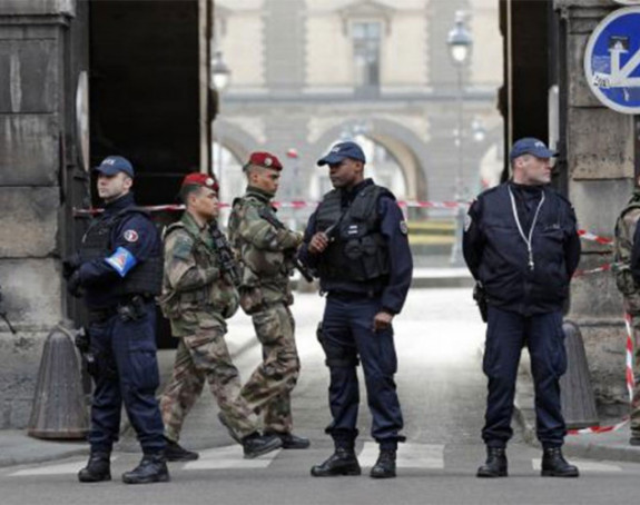 Париз: Предао се нападач