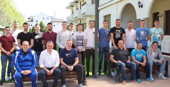 Na spisku 32 igrača, na okupljanju 14!