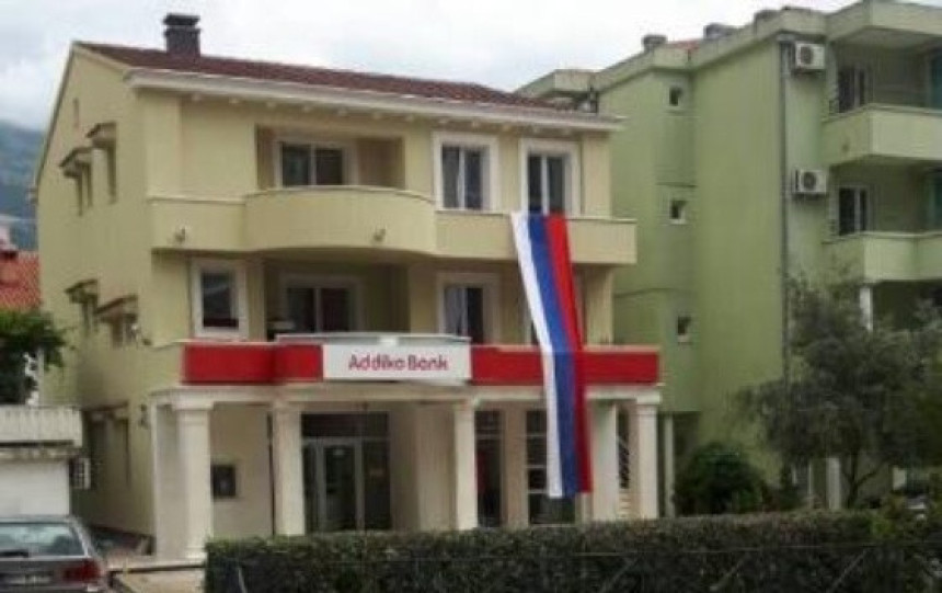 На саслушању због тробојке