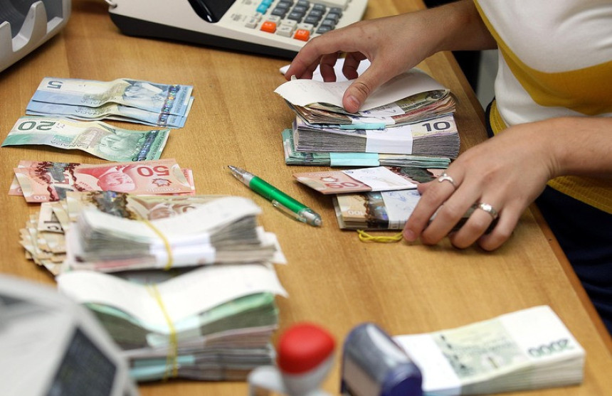 Građani tonu u dužničko ropstvo