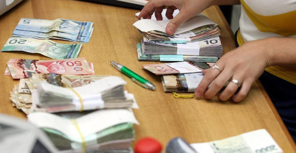 Građani tonu u dužničko ropstvo