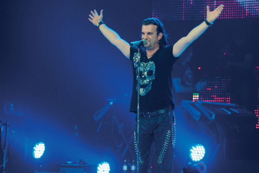 Aca Lukas postao djed