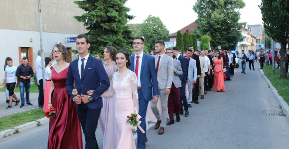 Defile maturanata ulicama Lopara
