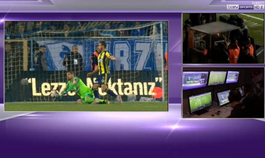 TUR: Fener sa penala, Erzurum flašom po golmanu!