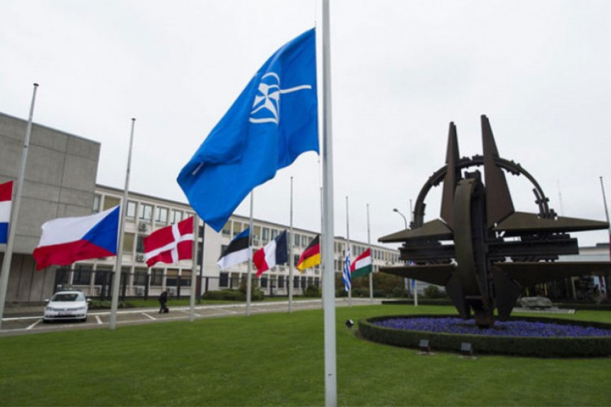 НАТО: Не вршимо притисак на БиХ 
