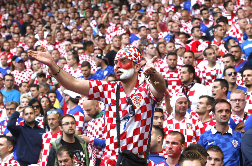 Hrvatski ratni veterani protiv huligana!
