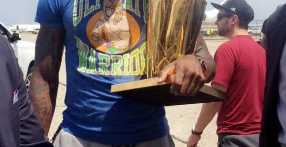 Lebron donio trofej u Klivlend i to u majici koja provocira Golden Stejt!