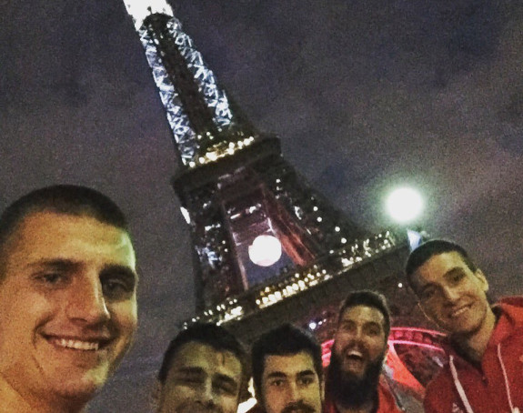 I "Orlovi" se slikali kod Ajfelove kule!