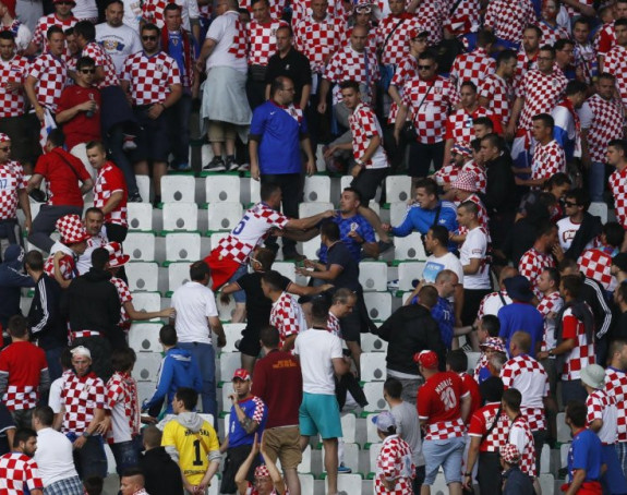 Video - Hrvatska policija: Da, hoće da prekinu utakmicu!