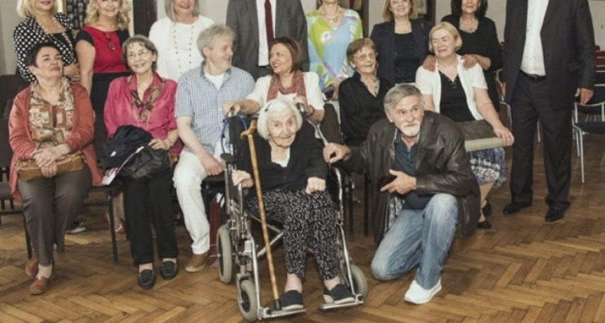 U 103 godini druži se sa đacima