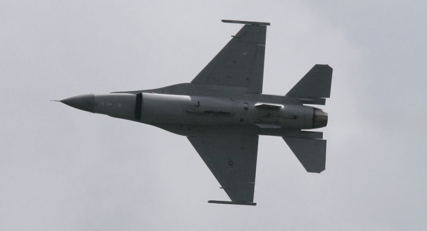"F-16" prišao Šojguovom avionu