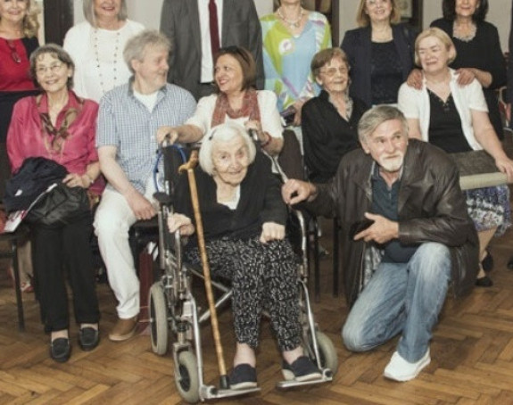 U 103 godini druži se sa đacima