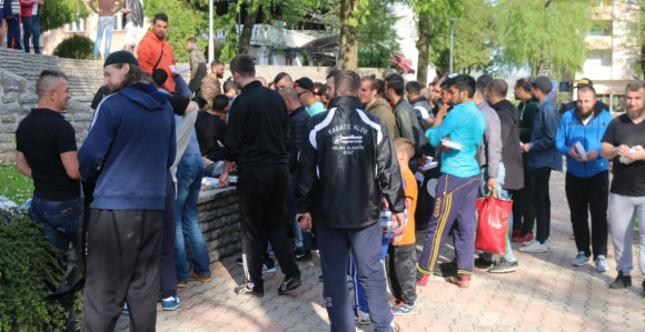 Policija pretresa migrante u BiH