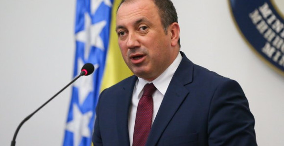 Crnadak naredio: Nema aplikacije