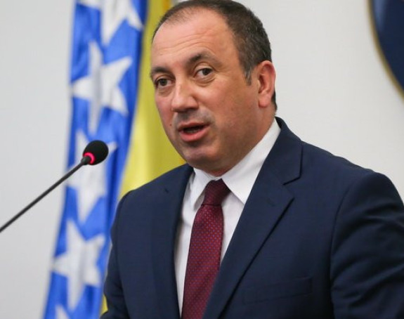 Crnadak naredio: Nema aplikacije