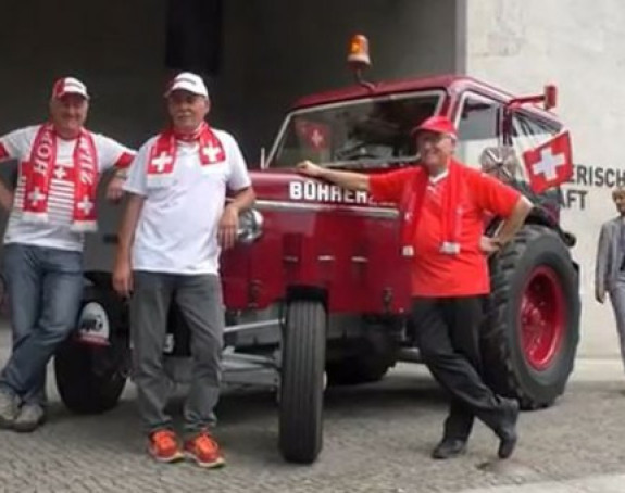 И Швајцарци трактором на Свјетско првенство!