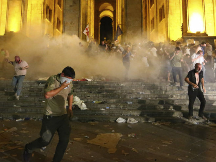 Protesti: Više od 200 povrijeđenih