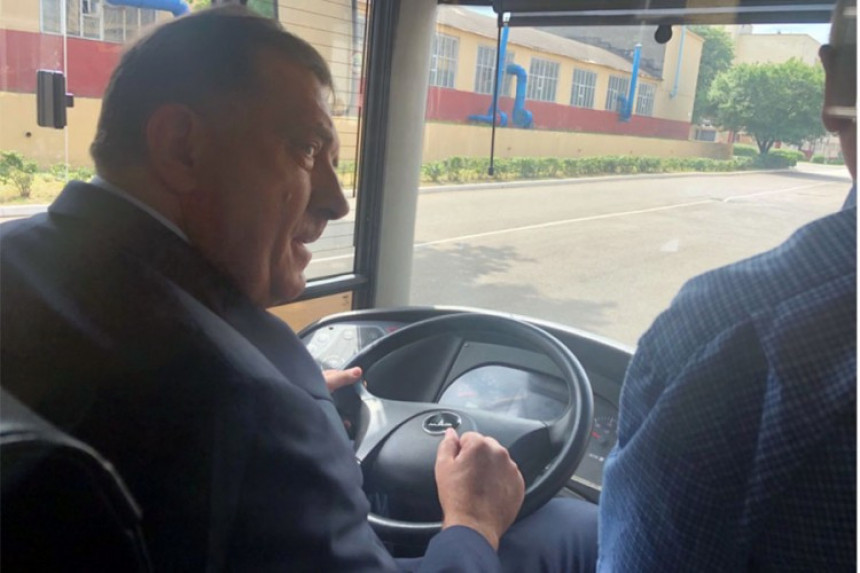 Dodik vozio autobus u Minsku