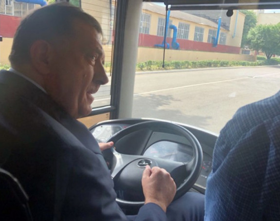 Dodik vozio autobus u Minsku
