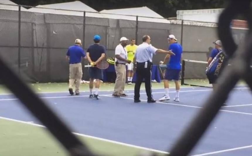 Troicki i Tomić istjerani sa terena