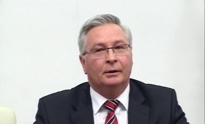 Farsa režima i ismijavanje naroda